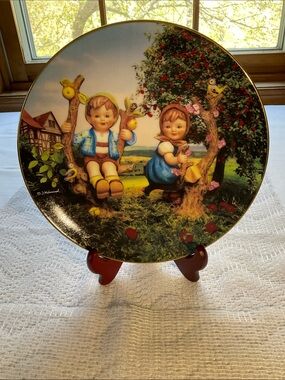 Hummel Plate Apple Tree Boy and Girl